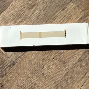 Apple Watch Band in Gold Tone 44 mm Gold Milanese loop - new never worn !